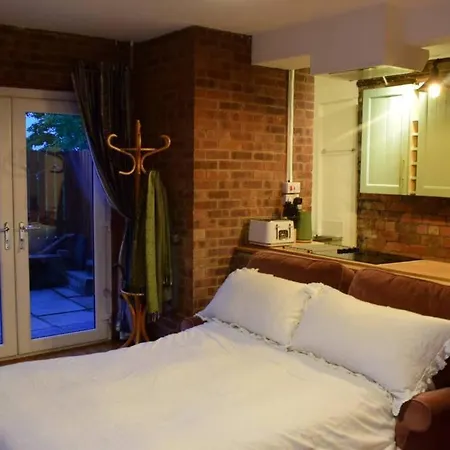 Rock Studio -Near City Centre-Free On Street Parking-Free Wi-Fi Leeds  Exterior photo