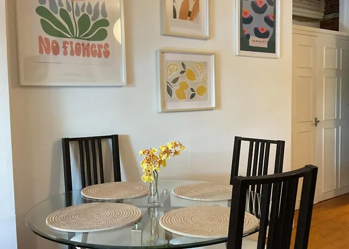 Rock Studio -Near City Centre-Free On Street Parking-Free Wi-Fi