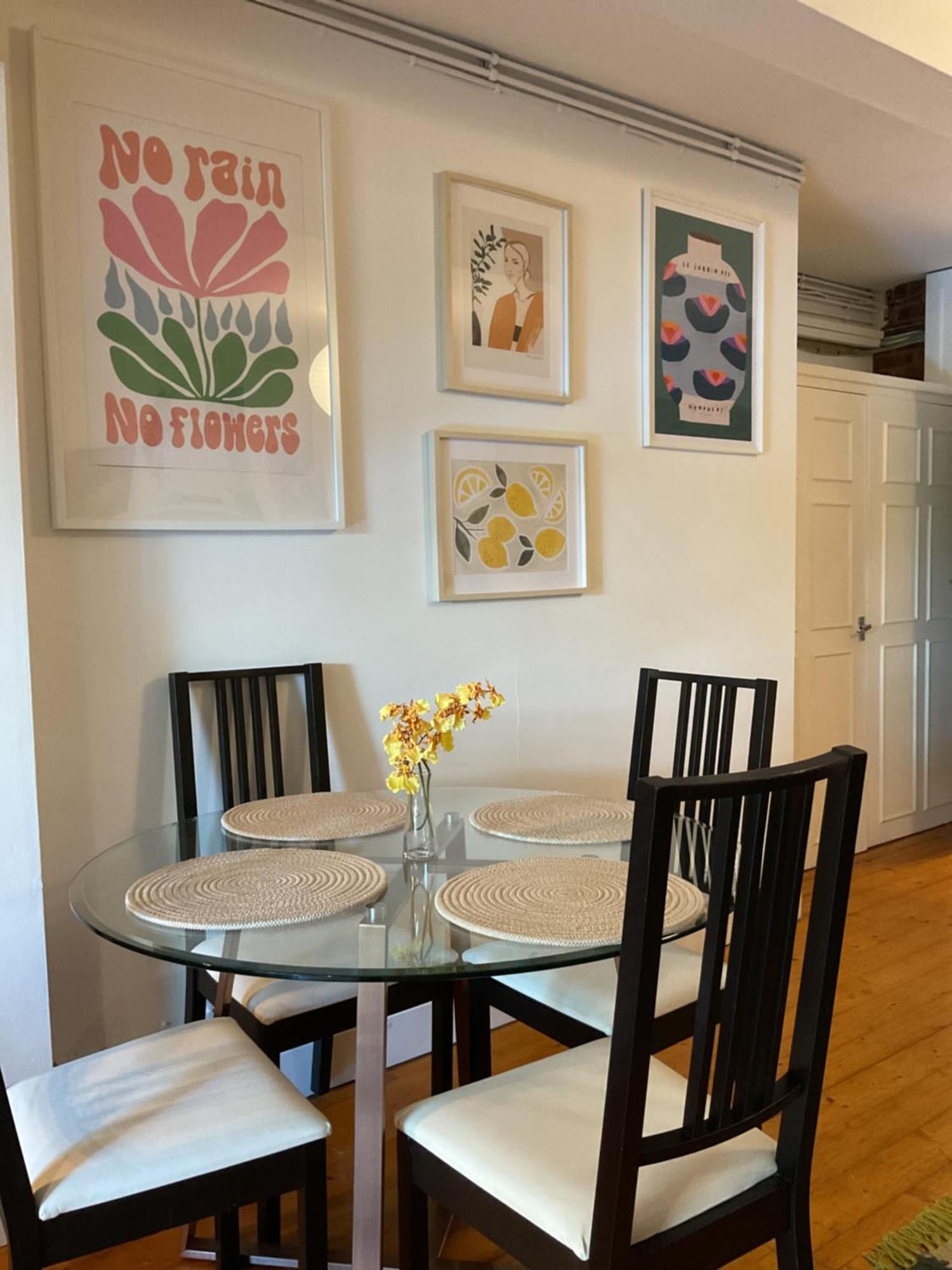 Apartment Rock -near Centre-free On Street Parking-free Wi-fi