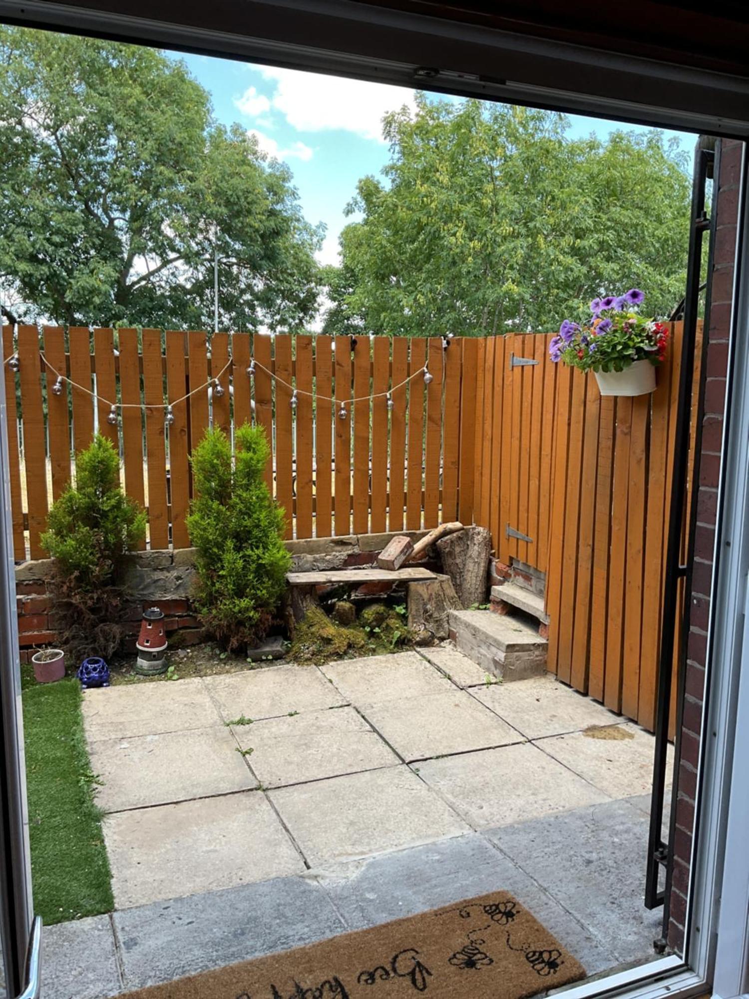 Rock -near Centre-free On Street Parking-free Wi-fi Apartment *