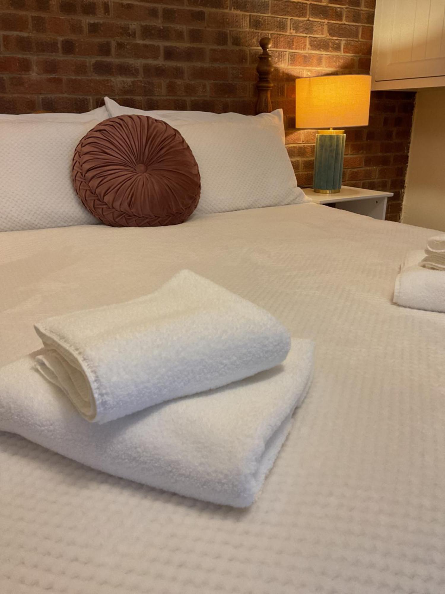 Rock -near Centre-free On Street Parking-free Wi-fi Apartamento